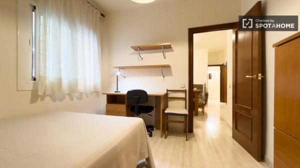 Apartamento de 3 dormitorios en alquiler en Sants, Barcelona