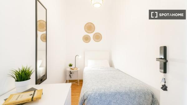 Quartos para alugar em apartamento de 4 quartos em Barcelona