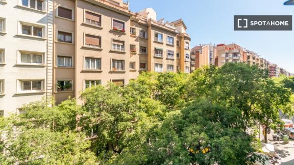 Quartos para alugar em apartamento de 4 quartos em Barcelona