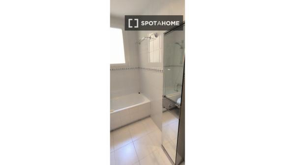 Apartamento de 3 dormitorios en alquiler en Centro, Madrid