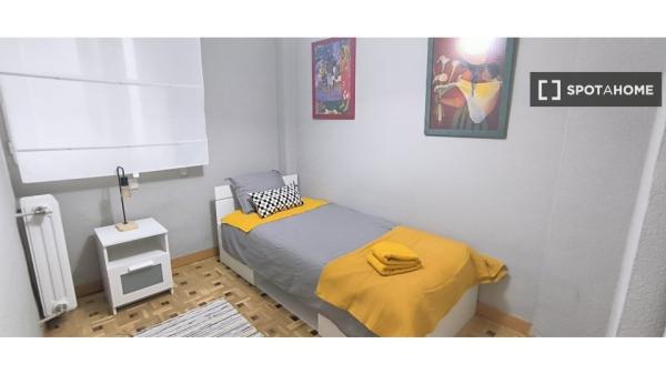 Apartamento de 3 dormitorios en alquiler en Centro, Madrid