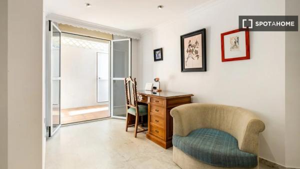 Whole 2 bedrooms apartment in Málaga