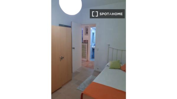 Se alquila habitación en piso compartido en Alicante