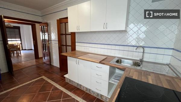 Se alquila habitación en piso compartido en Huelva