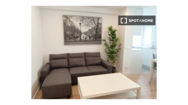 Apartamento de 2 dormitorios en alquiler en Lavapiés, Madrid