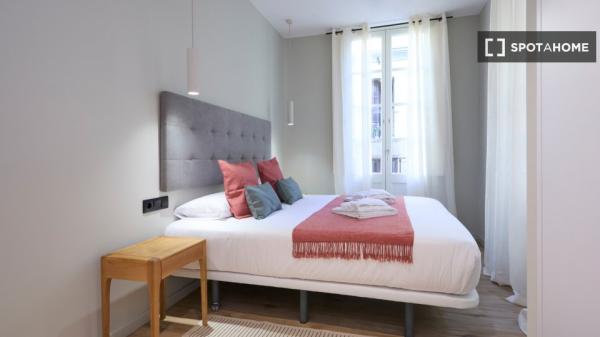 Modern, high standard flat in the Gothic Quarter