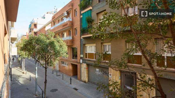 Habitación en piso compartido en barcelona.