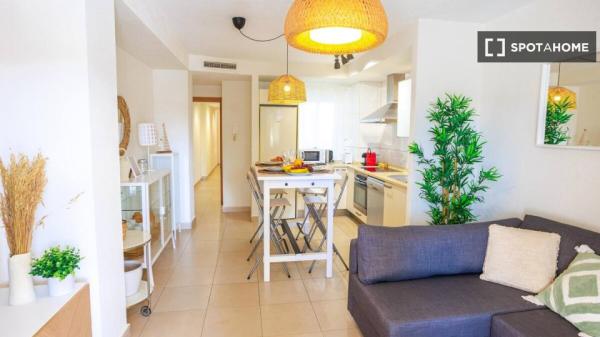 Apartamento de 4 quartos para alugar em El Campello, Alicante