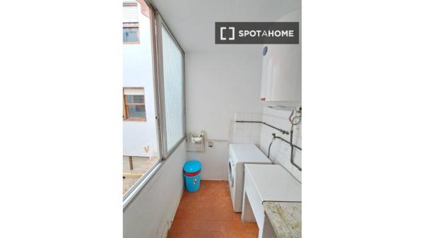 Se alquila habitación en piso compartido en Valencia