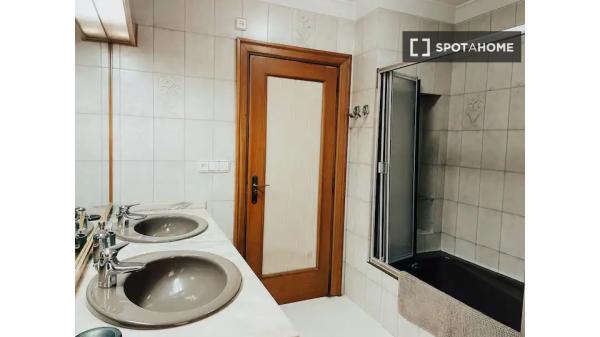 Se alquila habitación en piso compartido en Valencia