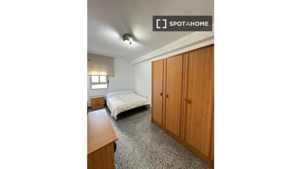 Se alquila habitación en piso compartido en Valencia