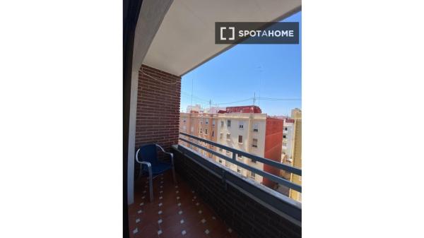 Se alquila habitación en piso compartido en Valencia