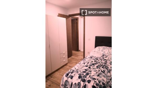 Zimmer zu vermieten in 5-Zimmer-Wohnung in Móstoles, Madrid