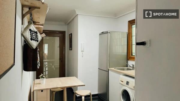 Se alquila habitación en piso compartido en Valencia