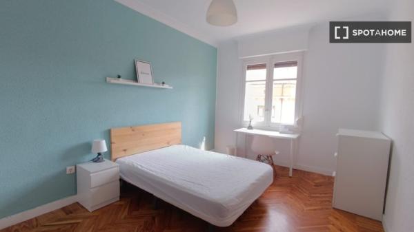 Se alquila habitación en piso compartido en Pamplona