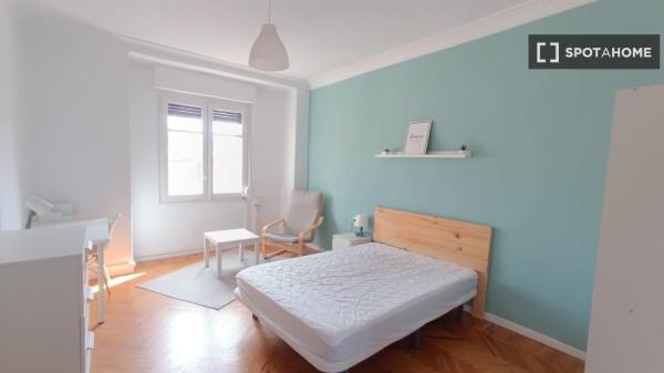 Se alquila habitación en piso compartido en Pamplona