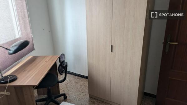 Se alquila habitación en piso compartido en Murcia