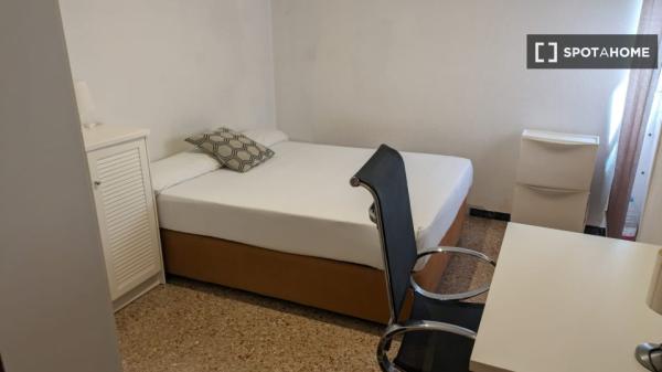 Se alquila habitación en piso compartido en Murcia