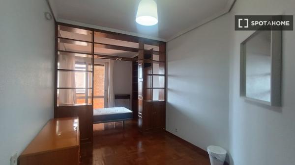 Se alquila habitación en piso compartido en Pamplona