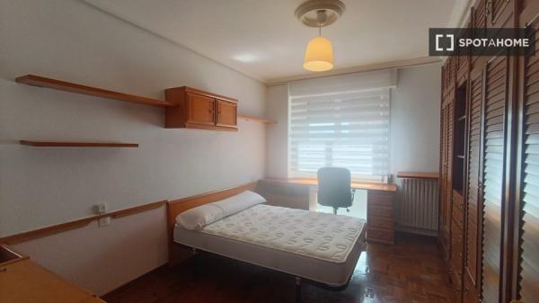 Se alquila habitación en piso compartido en Pamplona