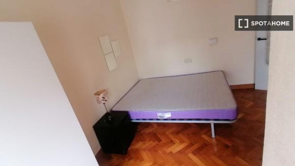 Room for rent in shared apartment in Murcia