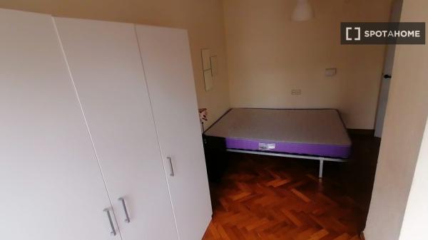 Chambre à louer dans un appartement partagé à Murcie