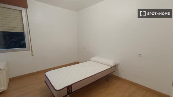 Se alquila habitación en piso compartido en Pamplona