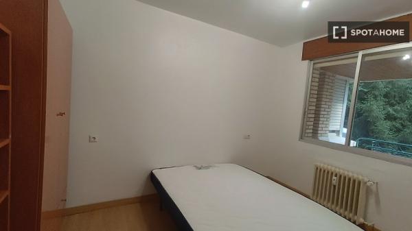 Se alquila habitación en piso compartido en Pamplona