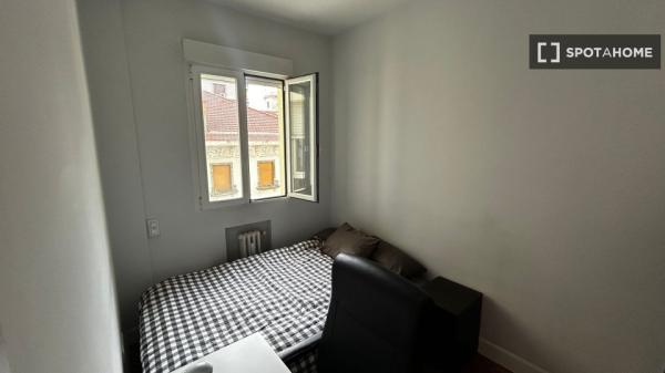 Chambre à louer dans un appartement partagé à Madrid