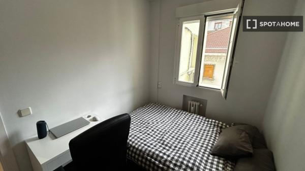 Chambre à louer dans un appartement partagé à Madrid