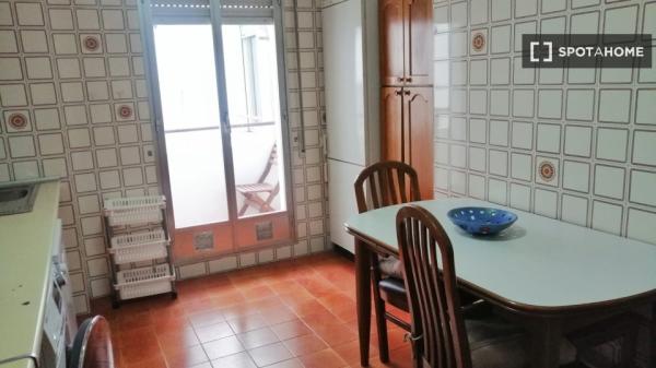 Se alquila habitación en piso compartido en Pamplona