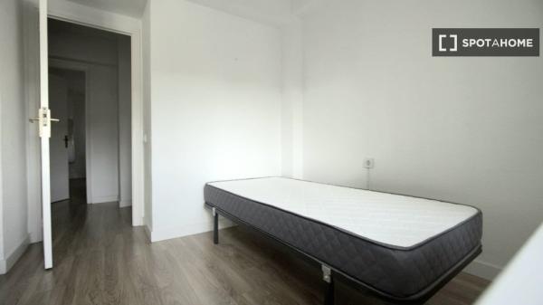 Se alquila habitación en piso compartido en Madrid