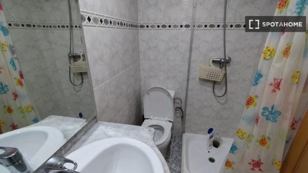 Se alquila habitación en piso compartido en Valencia