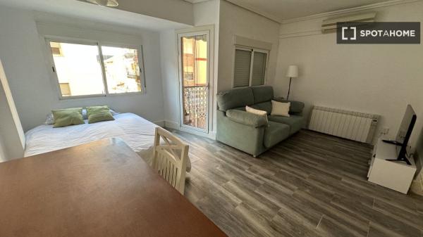 Se alquila habitación en piso compartido en Valencia