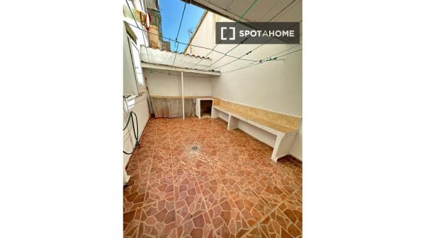 Room for rent in shared apartment in Valencia