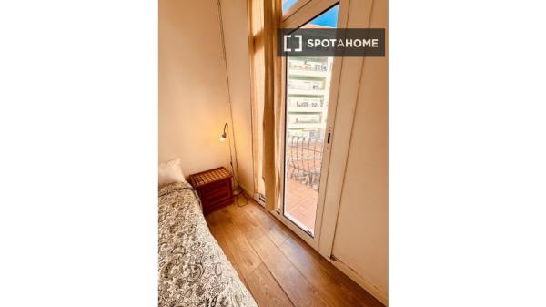 Se alquila habitación en piso compartido en Barcelona