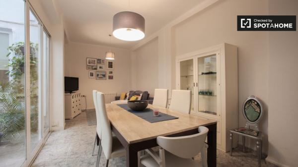 Apartamento de 2 dormitorios en alquiler en Ciutat Vella, Valencia