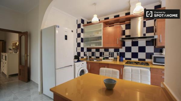 Apartamento de 2 dormitorios en alquiler en Ciutat Vella, Valencia