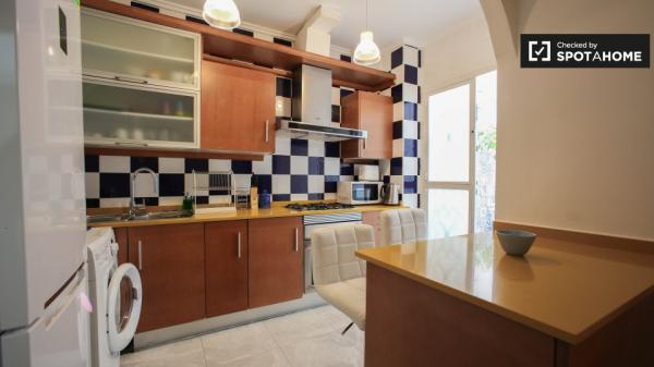 Apartamento de 2 dormitorios en alquiler en Ciutat Vella, Valencia