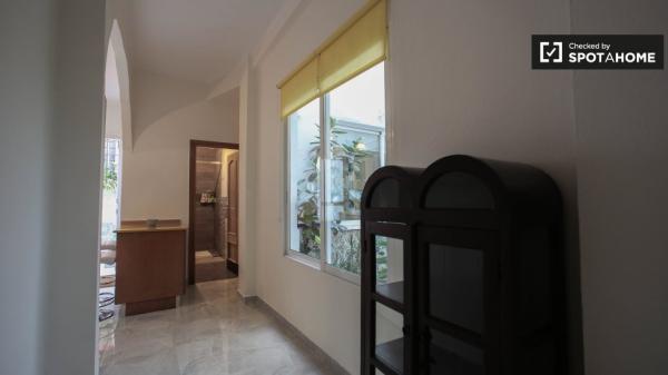 Apartamento de 2 dormitorios en alquiler en Ciutat Vella, Valencia