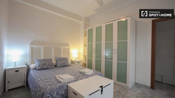 Apartamento de 2 dormitorios en alquiler en Ciutat Vella, Valencia