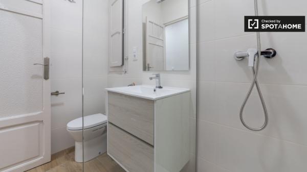 Przestronny pokój w apartamencie z 6 sypialniami w Extramurs, Valencia