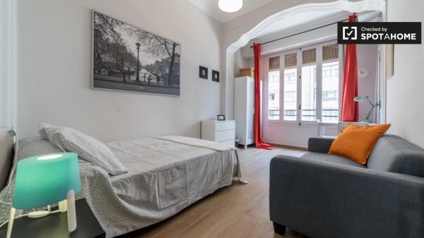 Przestronny pokój w apartamencie z 6 sypialniami w Extramurs, Valencia