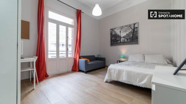 Przestronny pokój w apartamencie z 6 sypialniami w Extramurs, Valencia