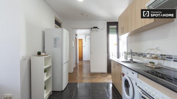 Habitación amueblada en un apartamento de 8 dormitorios en Sol, Madrid