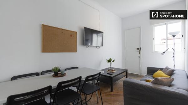 Habitación amueblada en un apartamento de 8 dormitorios en Sol, Madrid