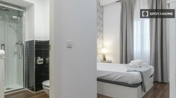 Apartamento de 3 dormitorios en alquiler en Centro, Madrid