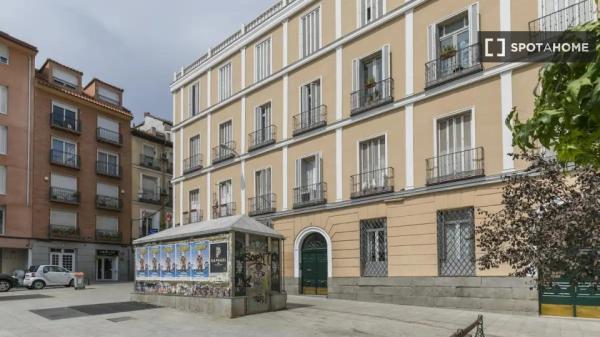 Apartamento de 3 dormitorios en alquiler en Centro, Madrid