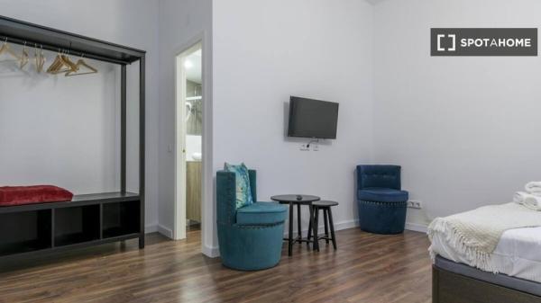 Apartamento de 3 dormitorios en alquiler en Centro, Madrid