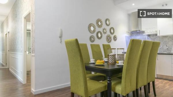 Apartamento de 3 dormitorios en alquiler en Centro, Madrid